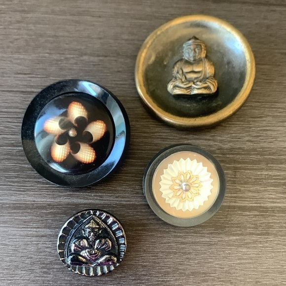 Buddha‎ and Flower Buttons Set of 4 - Picture 9 of 12